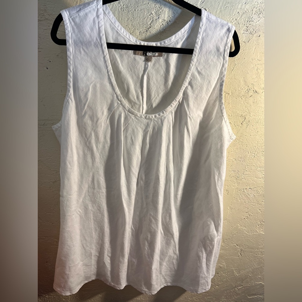 Women's White Sleeveless Top